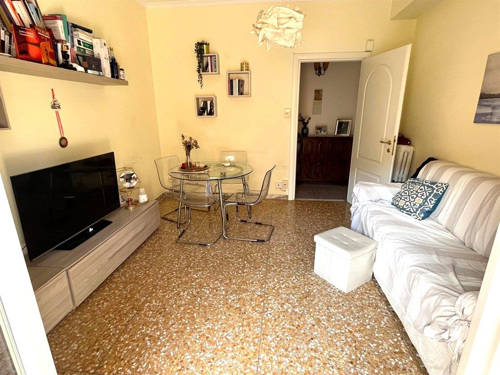 VIA MASSACIUCCOLI - BILOCALE ARREDATO CON BALCONE